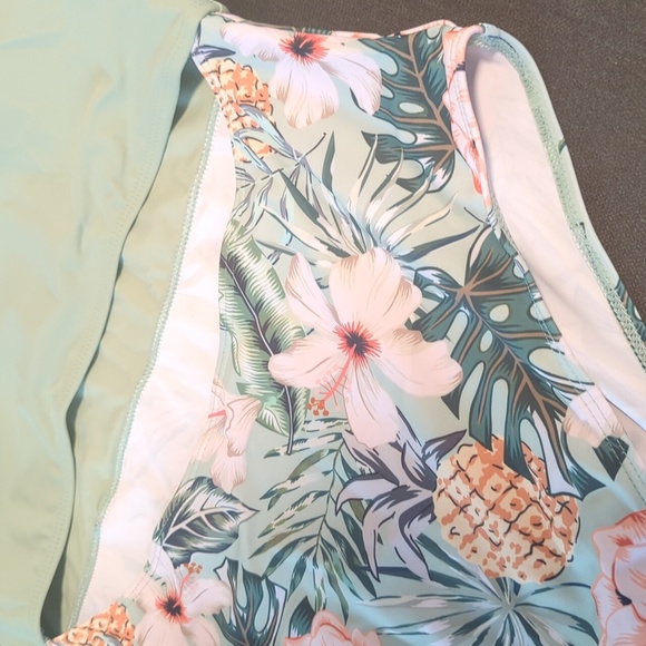 Swimsuit - Picture 2 of 6